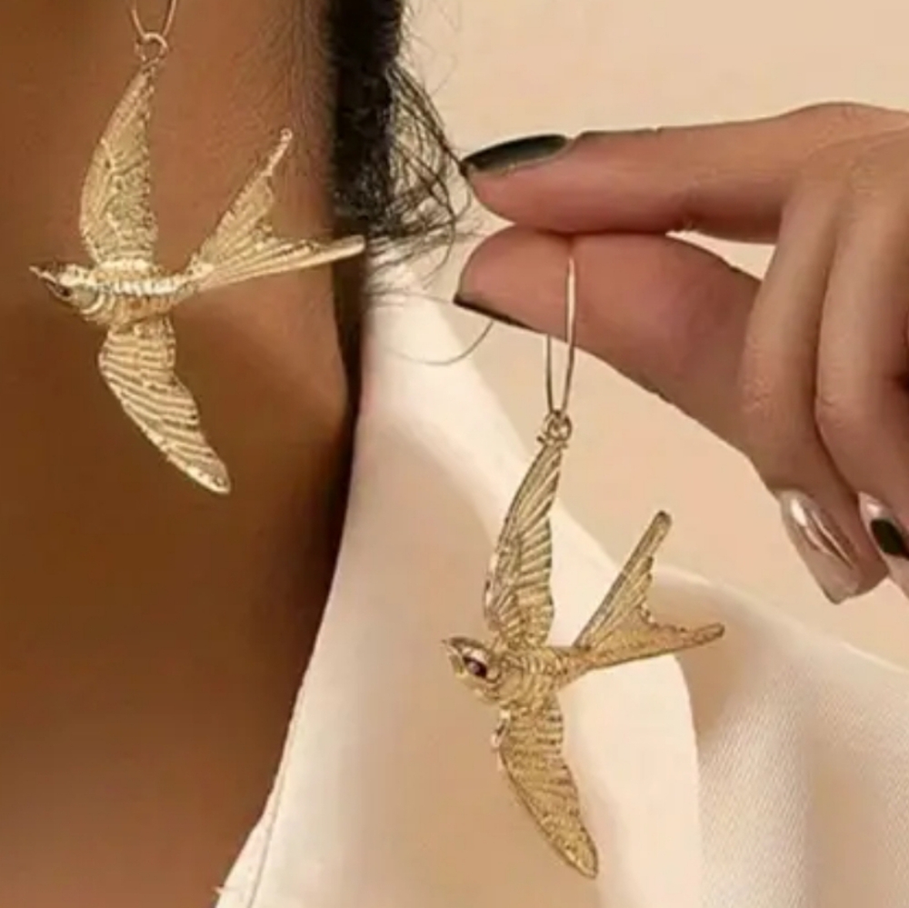 Stunning Golden Sparrow Hoop Earrings. NWT - Picture 4 of 7